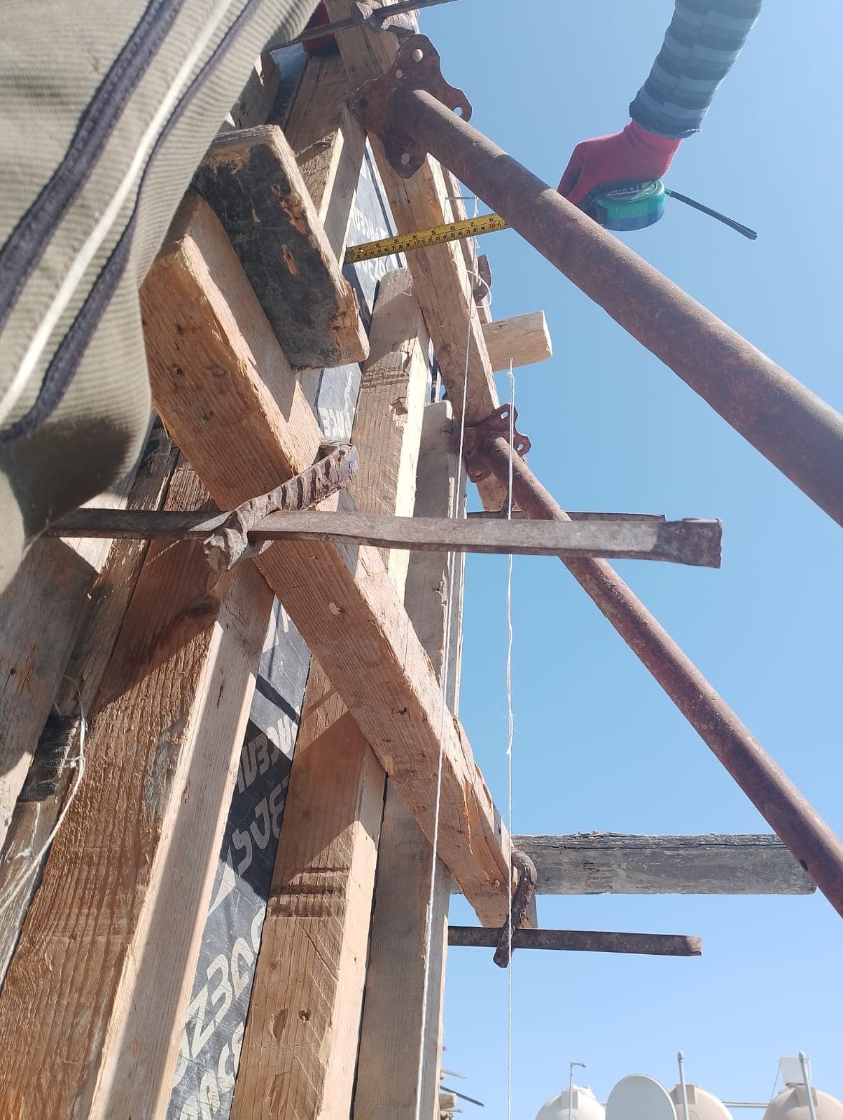 ضبط شاقول الأعمدة قبل الصب